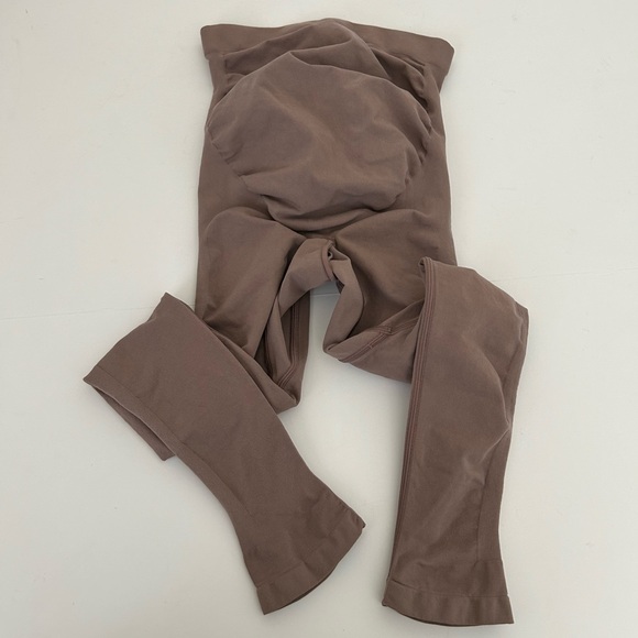 SKIMS Maternity Solutionwear Seamless Leggings L - XL - Picture 3 of 13